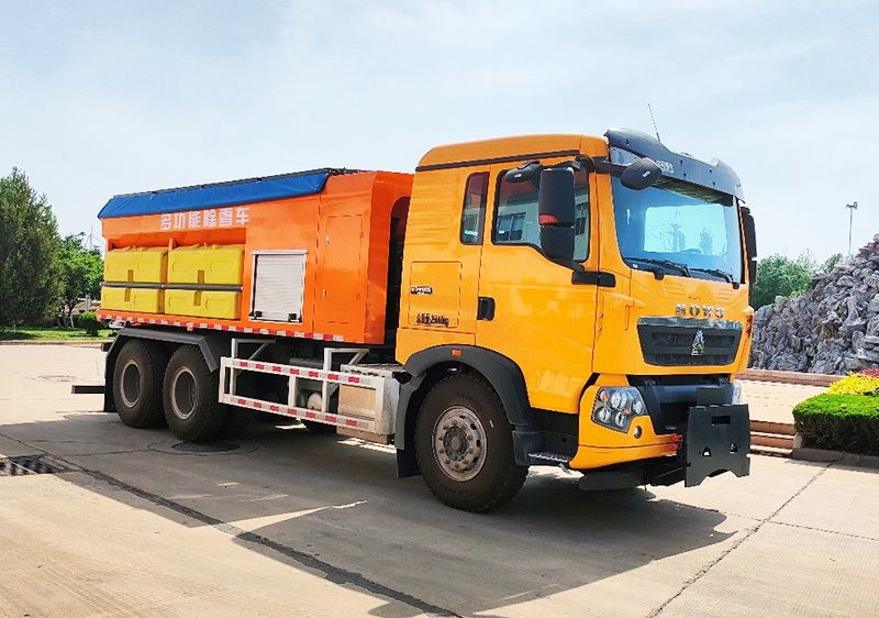 25吨除雪车（带预湿功能）